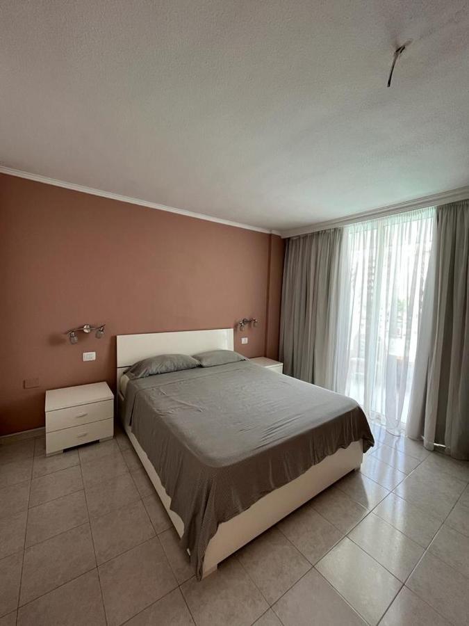 Cozy Apartment Near The Beach Playa de las Americas  Luaran gambar